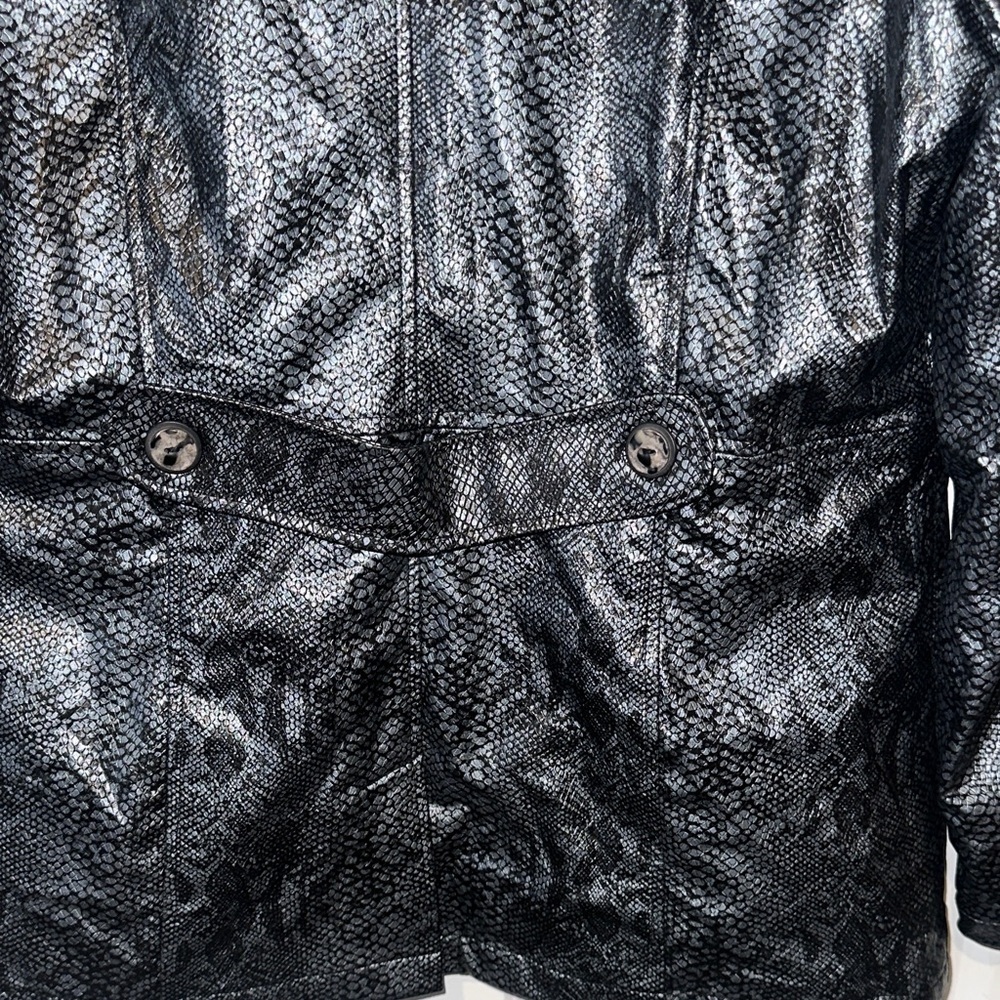 Jacket & coat - Picture 2 of 10